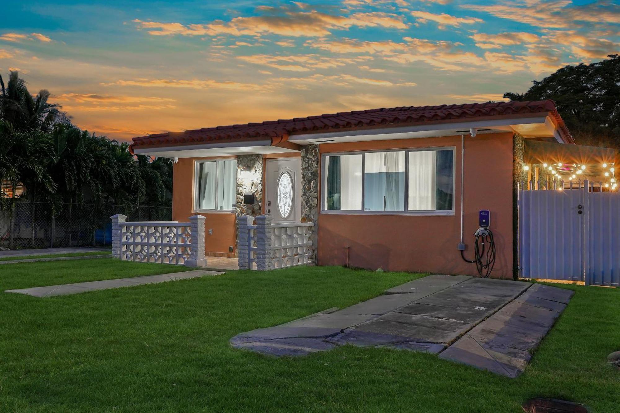 Vacay Spot: Beachside Retreat with Urban Perks Miami Exterior photo