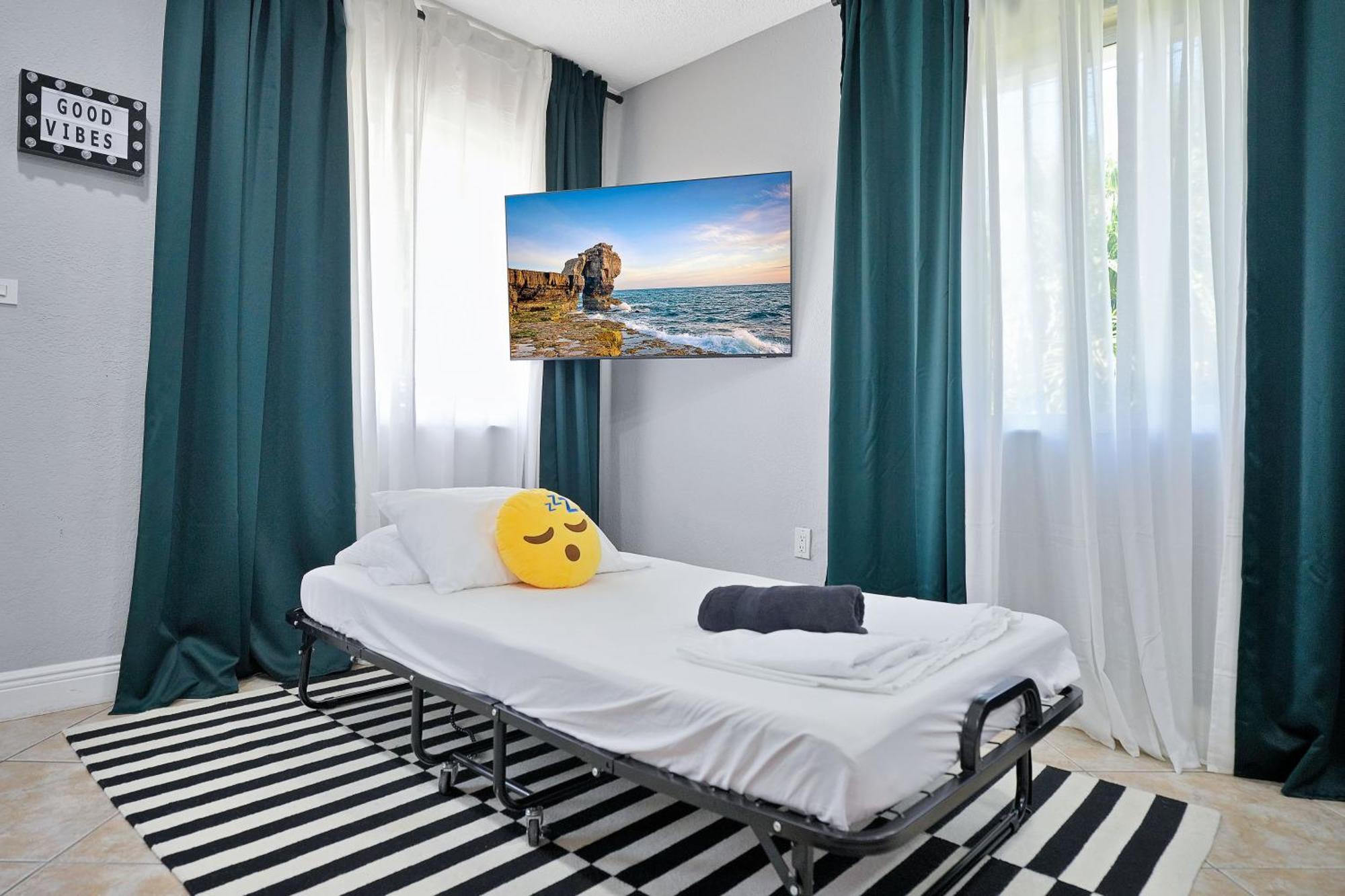 Vacay Spot: Beachside Retreat with Urban Perks Miami Exterior photo