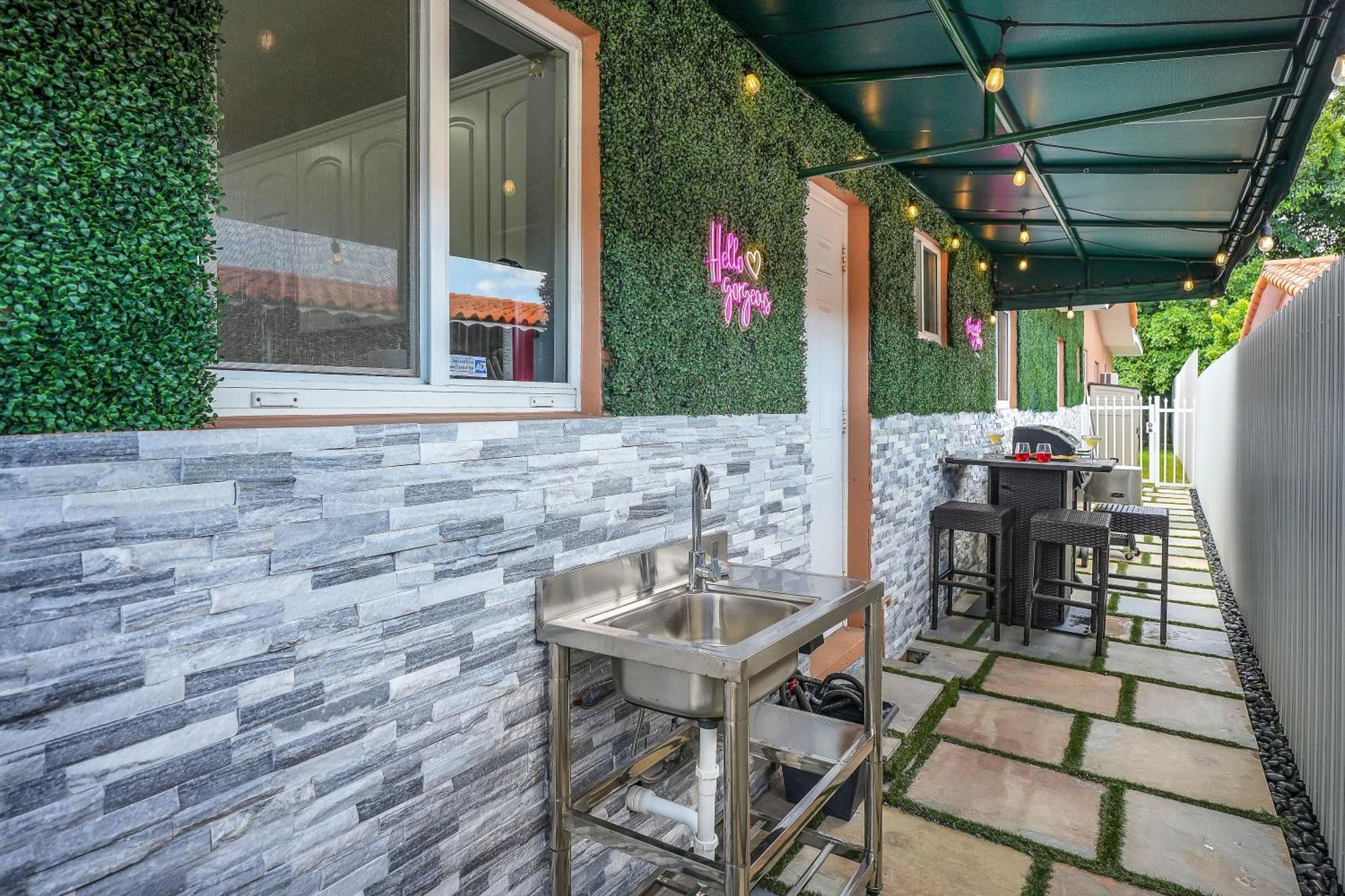 Vacay Spot: Beachside Retreat with Urban Perks Miami Exterior photo
